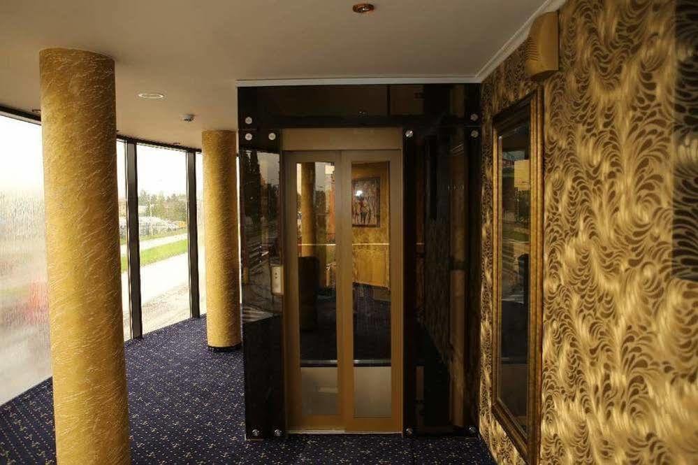 Hotel Kotva Bratislava Ngoại thất bức ảnh